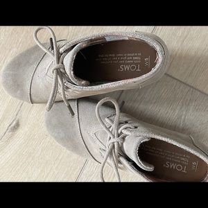 Toms suede wedge booties EUC